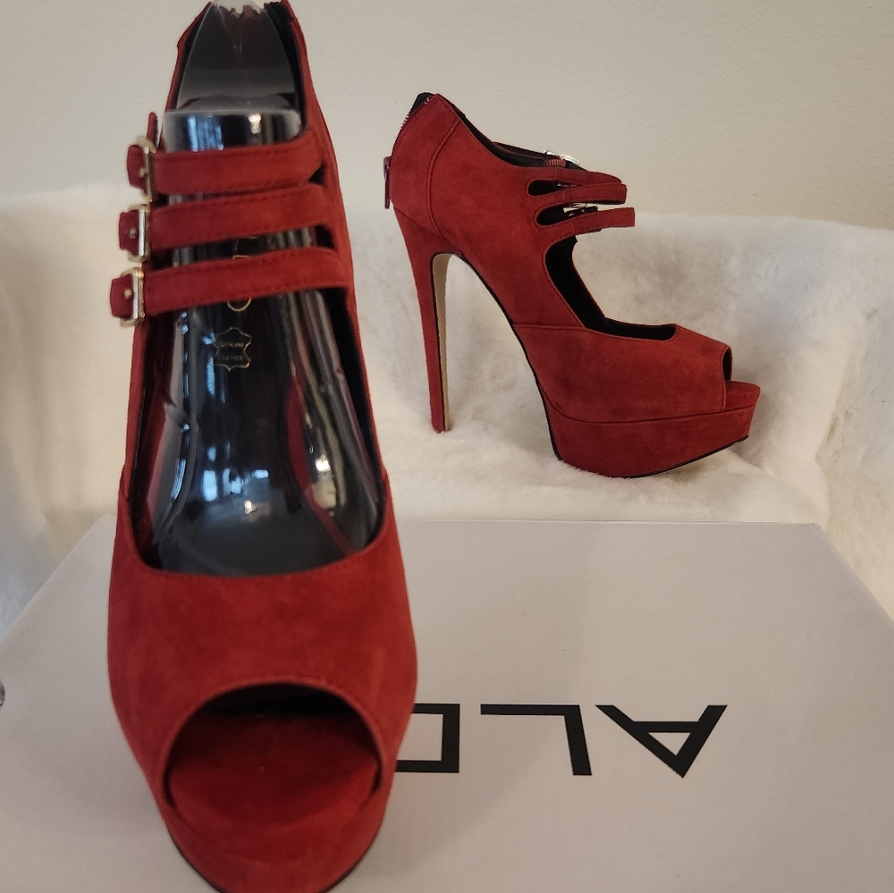 ALDO Size 7 red seude heel